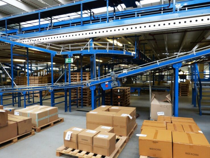 Automated conveyors between warehouse floor and mezzanine